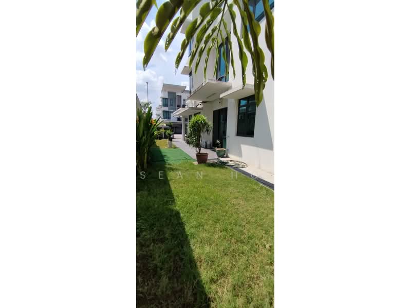 Semi-Detached House for Sale in Kajang (Selangor) - Azira Ahmad - Exterior - PropertyGuru.com.my