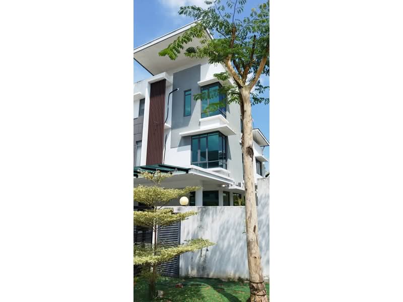 Semi-Detached House for Sale in Kajang (Selangor) - Azira Ahmad - Exterior - PropertyGuru.com.my