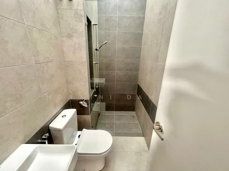 Semi-Detached House for Sale in Sungai Buloh (Selangor) - Noraini Dahan - Bathroom - PropertyGuru.com.my