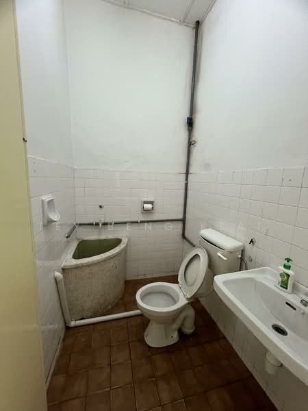 Shop / Office for Rent in Subang Jaya (Selangor) - Tey Beng Keat - Bathroom - PropertyGuru.com.my