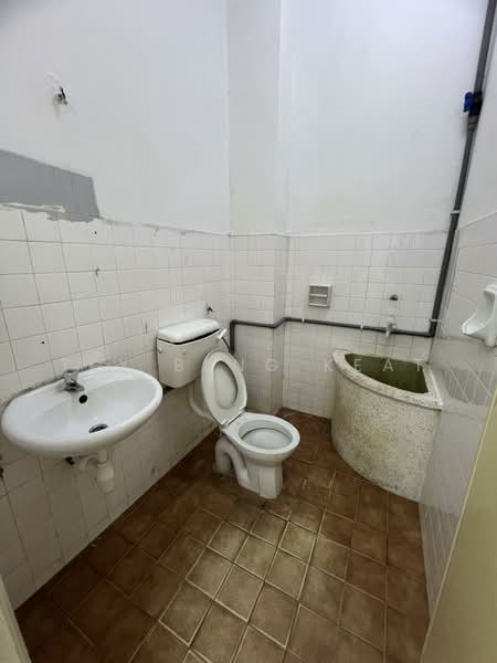 Shop / Office for Rent in Subang Jaya (Selangor) - Tey Beng Keat - Bathroom - PropertyGuru.com.my