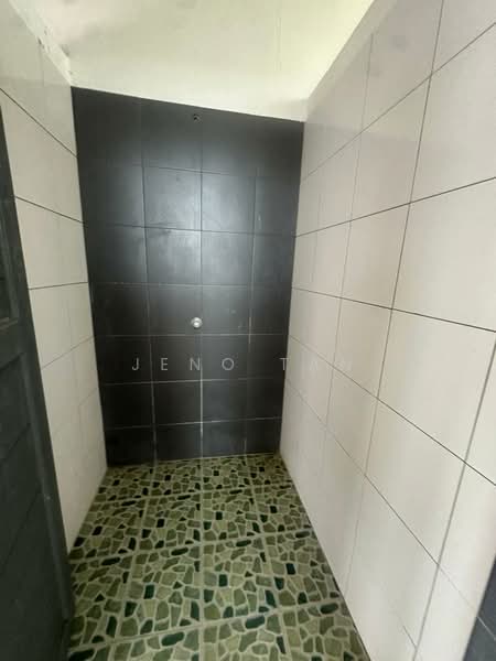 Warehouse for Rent in Kuching (Sarawak) - Jeno Tan - Bathroom - PropertyGuru.com.my