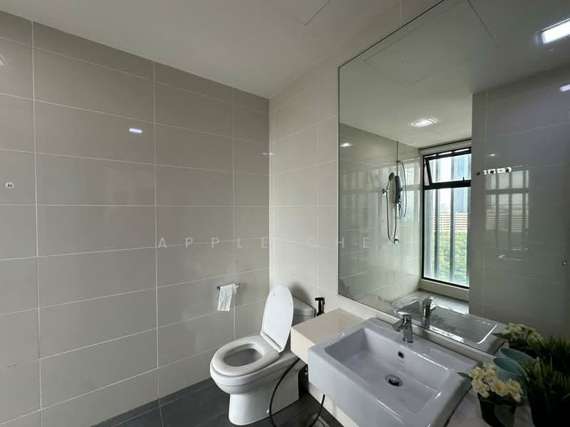 Servis Apartment untuk Disewa di Southkey Mosaic - Apple Chey - Bathroom - PropertyGuru.com.my