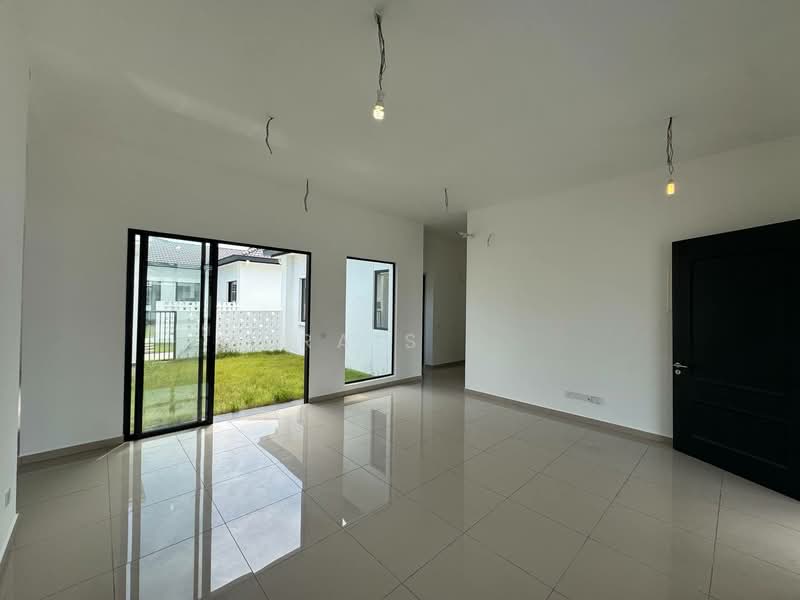 Rumah Teres 1 Tingkat untuk Dijual di Kuala Selangor (Selangor) - RAIS . - Living Room - PropertyGuru.com.my