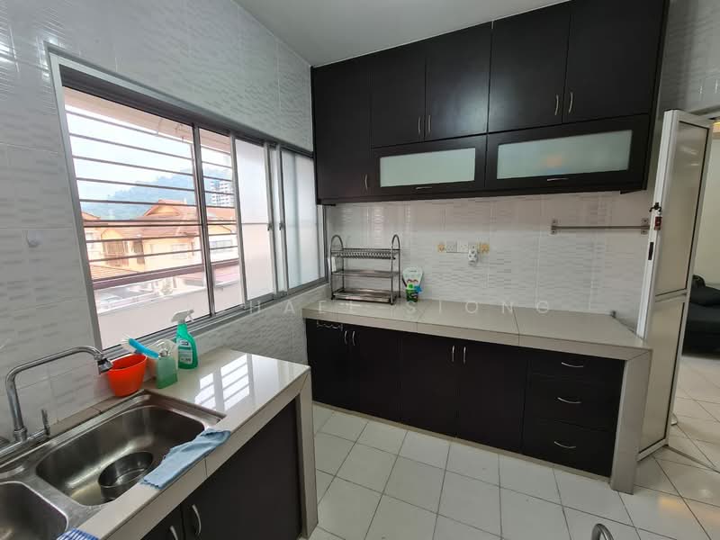 Townhouse for Sale in Batu Caves (Selangor) - Michael Siong - Kitchen - PropertyGuru.com.my