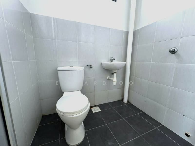 2-storey Terraced House for Sale in Taman Scientex Senai (Senai) - Edward Oo - Bathroom - PropertyGuru.com.my