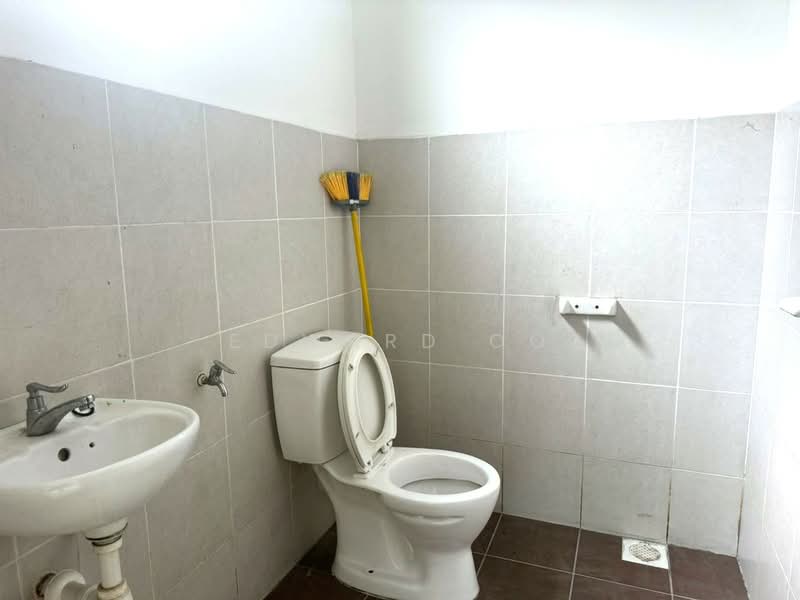 2-storey Terraced House for Sale in Taman Scientex Senai (Senai) - Edward Oo - Bathroom - PropertyGuru.com.my