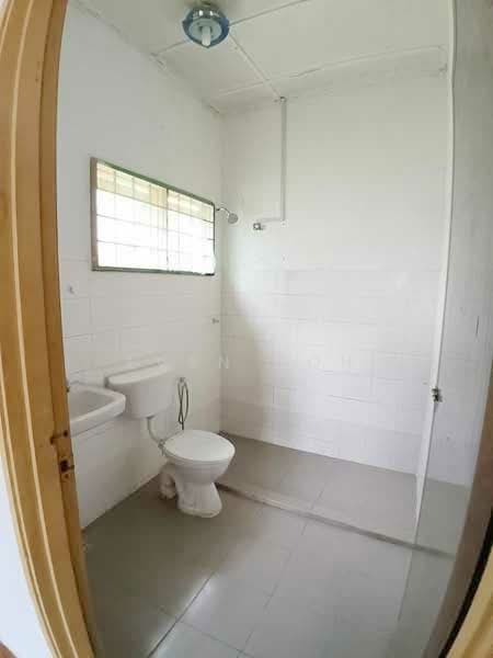 Rumah Teres 2 Tingkat untuk Disewa di Saujana Puchong (Puchong) - Evan Goh - Bathroom - PropertyGuru.com.my