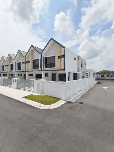 Rumah Teres 2 Tingkat untuk Dijual di Taman Desa Tebrau (Tebrau) - Ivy Low - Exterior - PropertyGuru.com.my