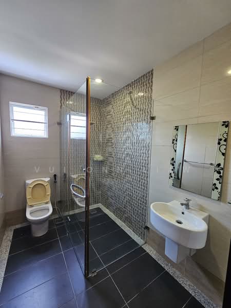 Semi-Detached House for Sale in Kota Kinabalu (Sabah) - Vui Onn Liaw - Bathroom - PropertyGuru.com.my