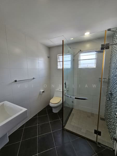 Semi-Detached House for Sale in Kota Kinabalu (Sabah) - Vui Onn Liaw - Bathroom - PropertyGuru.com.my
