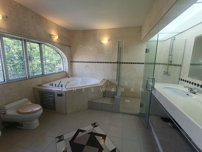 Rumah Banglo untuk Dijual di Taman Bukit Pantai (Bangsar) - Kamales Maheswaran - Bathroom - PropertyGuru.com.my