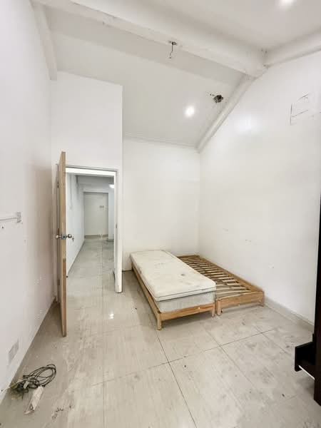 1-storey Terraced House for Sale in Taman Molek (Johor Bahru) - Yik Tat - PropertyGuru.com.my