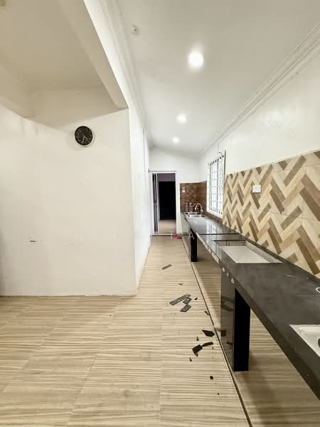 1-storey Terraced House for Sale in Taman Molek (Johor Bahru) - Yik Tat - PropertyGuru.com.my