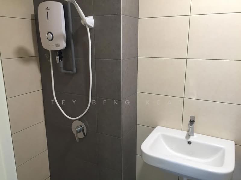 Condominium for Rent at The Holmes 1 - Tey Beng Keat - Bathroom - PropertyGuru.com.my