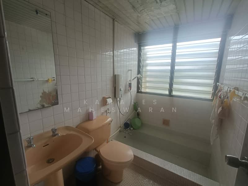 Rumah Banglo untuk Dijual di Taman Bukit Pantai (Bangsar) - Kamales Maheswaran - Bathroom - PropertyGuru.com.my