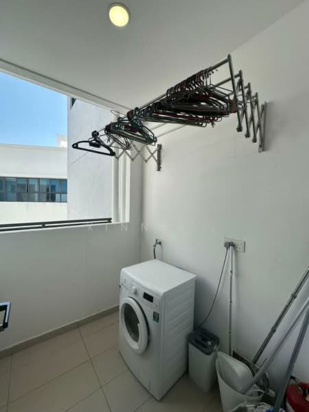 Condominium for Rent at Queens Residences Q2 @ Queens Waterfront - Xinnee . - Balcony - PropertyGuru.com.my