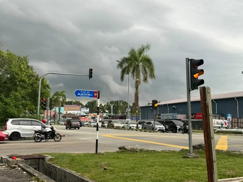 Shop for Rent in Taman Tan Sri Yaacob (Johor Bahru) - Caryn Ter - Exterior - PropertyGuru.com.my