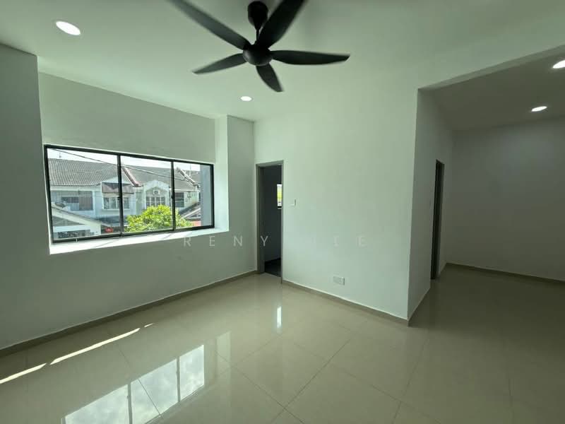 2-storey Terraced House for Sale in Taman Molek (Johor Bahru) - Reny Hee - Living Room - PropertyGuru.com.my