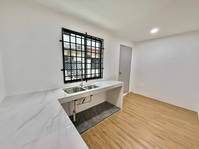 Rumah Teres 2 Tingkat untuk Dijual di Taman Molek (Johor Bahru) - Jason Chiam - Kitchen - PropertyGuru.com.my