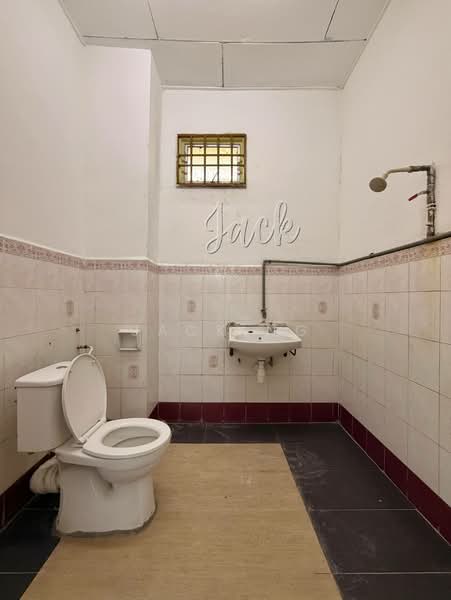 Rumah Teres 2 Tingkat untuk Disewa di Taman Perai Utama (Perai) - Jack Ng - Bathroom - PropertyGuru.com.my