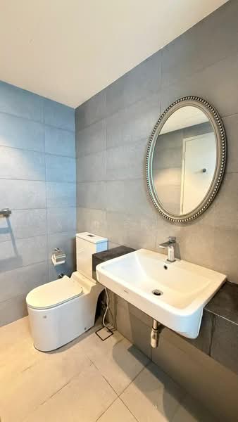 Kondominium untuk Disewa di Waterside Residence - Xinnee . - Bathroom - PropertyGuru.com.my