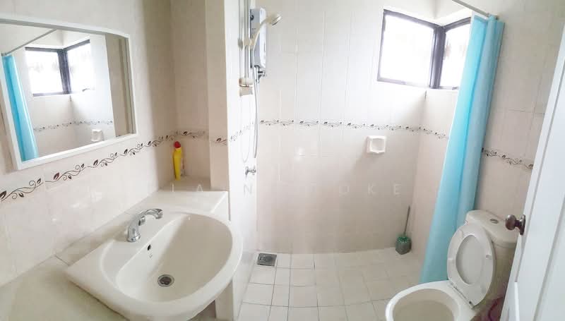 Kondominium untuk Dijual di Pelangi Utama - Elaine Loke - Bathroom - PropertyGuru.com.my