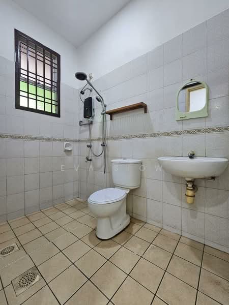 1.5-storey Terraced House for Sale in Taman Impian Emas (Skudai) - Eva Siow - Bathroom - PropertyGuru.com.my