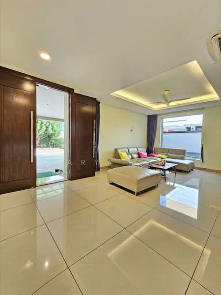 Cluster House for Sale in Taman Gaya (Ulu Tiram) - Caryn Ter - Living Room - PropertyGuru.com.my