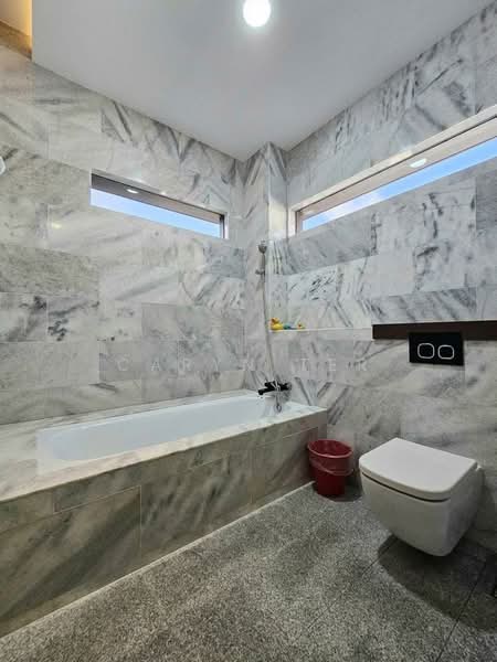 Cluster House for Sale in Taman Gaya (Ulu Tiram) - Caryn Ter - Bathroom - PropertyGuru.com.my