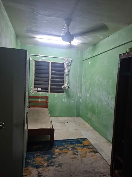 Flat for Rent at Flat PKNS Section 7 - Zuraina Rajudin - Bedroom - PropertyGuru.com.my