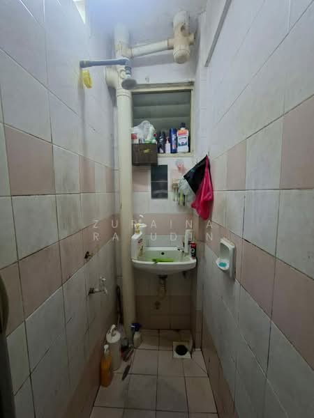 Flat for Rent at Flat PKNS Section 7 - Zuraina Rajudin - Bathroom - PropertyGuru.com.my