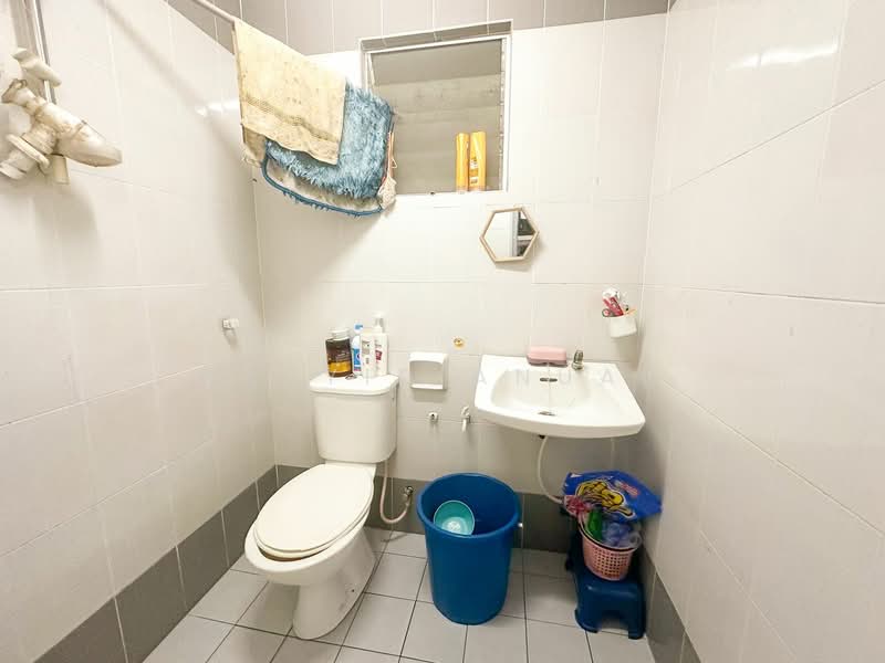 Pangsapuri untuk Dijual di Villa Tropika - Rasyid Anuar - Bathroom - PropertyGuru.com.my
