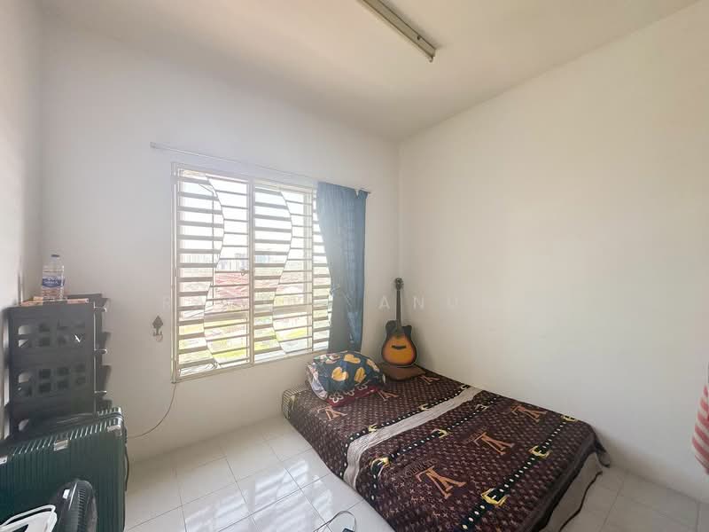 Pangsapuri untuk Dijual di Villa Tropika - Rasyid Anuar - Bedroom - PropertyGuru.com.my
