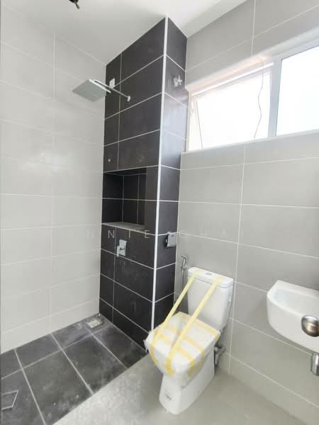 Semi-Detached House for Sale in Johor Bahru (Johor) - Annie Chai - Bathroom - PropertyGuru.com.my