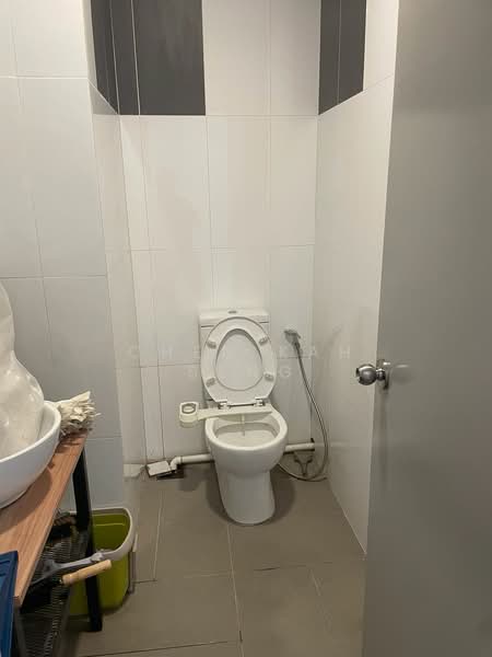 Service Residence for Sale at SOHO @ Empire City - Chen Kah Seng - Bathroom - PropertyGuru.com.my