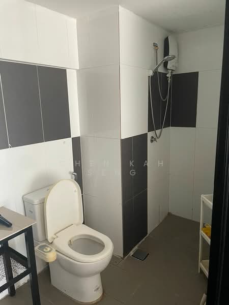 Service Residence for Sale at SOHO @ Empire City - Chen Kah Seng - Bathroom - PropertyGuru.com.my