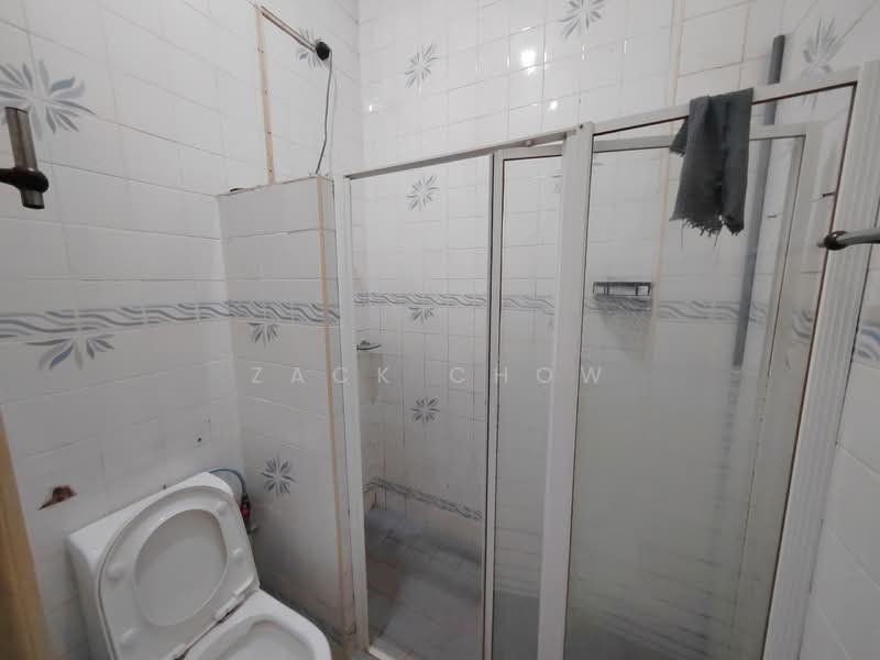 Rumah Teres 1.5 Tingkat untuk Dijual di Taman Molek (Johor Bahru) - Zack Chow - Bathroom - PropertyGuru.com.my
