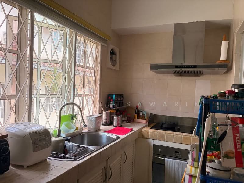 2.5-storey Terraced House for Sale in Bandar Puteri Puchong (Puchong) - muharni sawarin - Kitchen - PropertyGuru.com.my