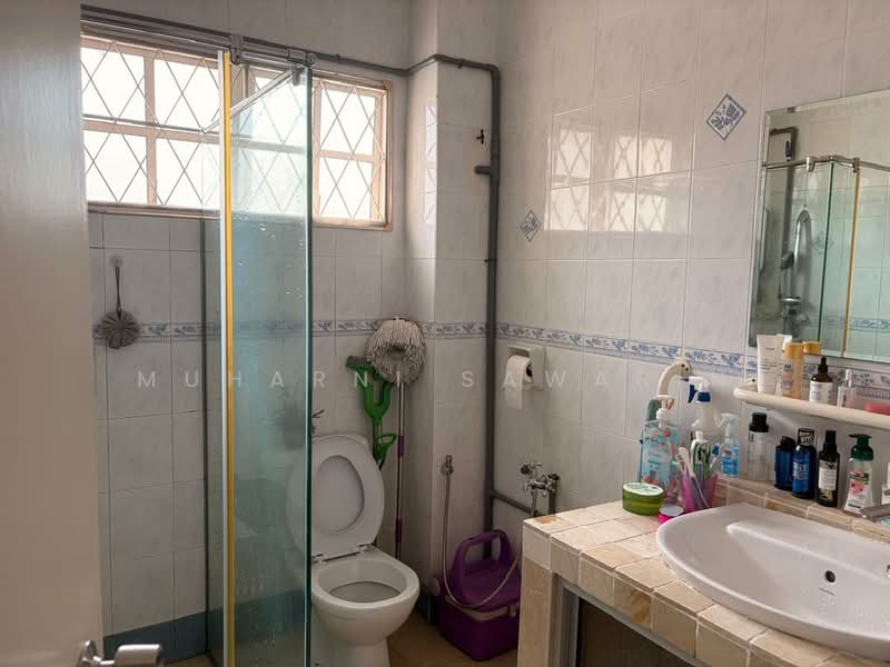 2.5-storey Terraced House for Sale in Bandar Puteri Puchong (Puchong) - muharni sawarin - Bathroom - PropertyGuru.com.my