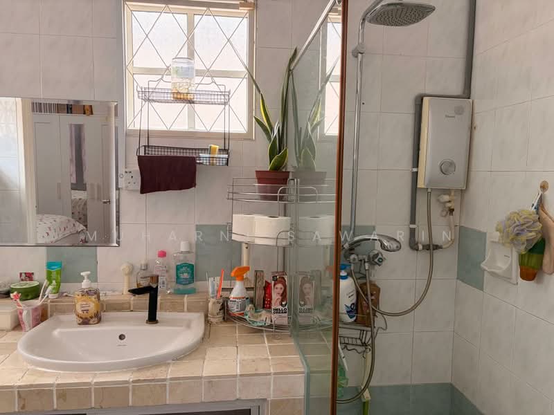 2.5-storey Terraced House for Sale in Bandar Puteri Puchong (Puchong) - muharni sawarin - Bathroom - PropertyGuru.com.my