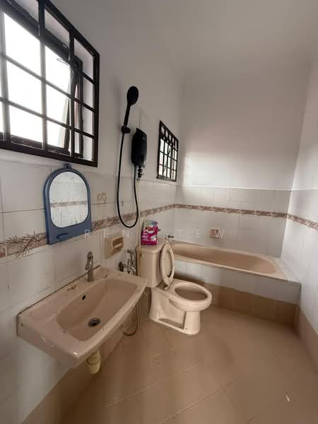 Rumah Teres 2 Tingkat untuk Disewa di Taman Desa Cemerlang (Ulu Tiram) - Rene Tew - PropertyGuru.com.my