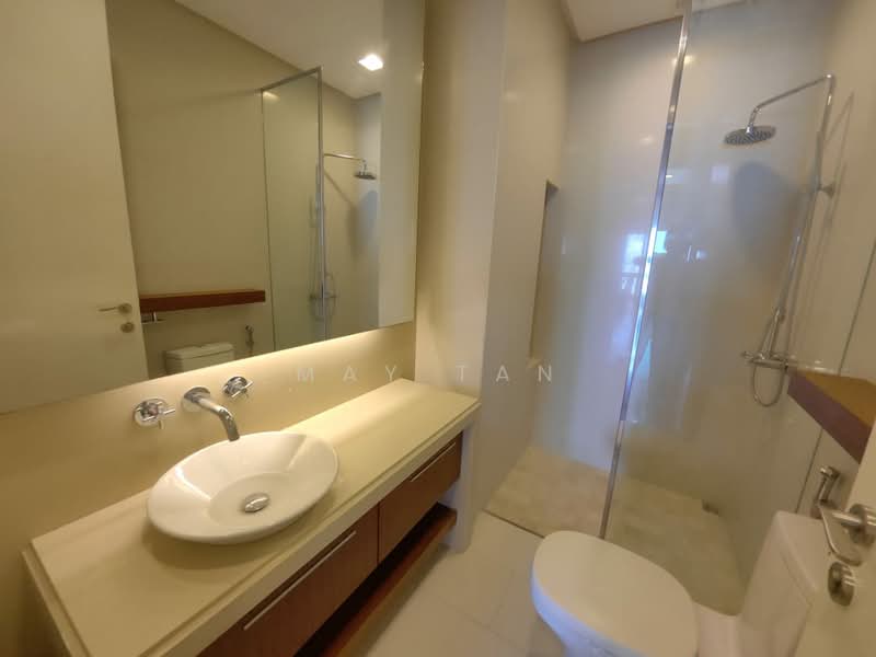 Servis Apartment untuk Dijual di Straits Quay (The Suites at Waterside) - May Tan - Bath Room - PropertyGuru.com.my