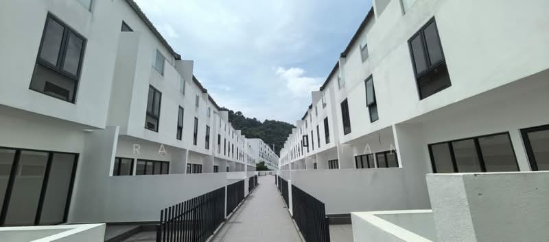 Rumah Teres 4 Tingkat untuk Disewa di Damansara Perdana (Selangor) - Raymond Tan - Exterior - PropertyGuru.com.my