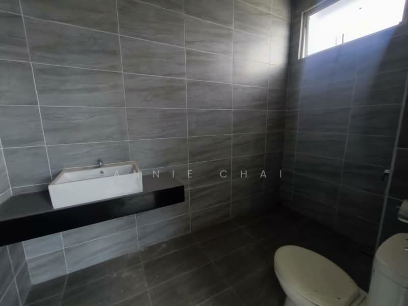 Semi-Detached House for Sale in Johor Bahru (Johor) - Annie Chai - Bathroom - PropertyGuru.com.my