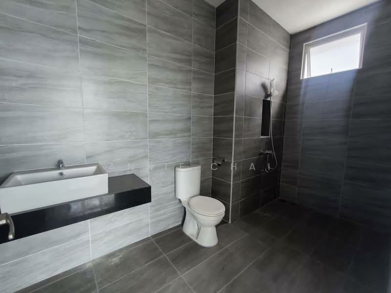 Semi-Detached House for Sale in Johor Bahru (Johor) - Annie Chai - Bathroom - PropertyGuru.com.my