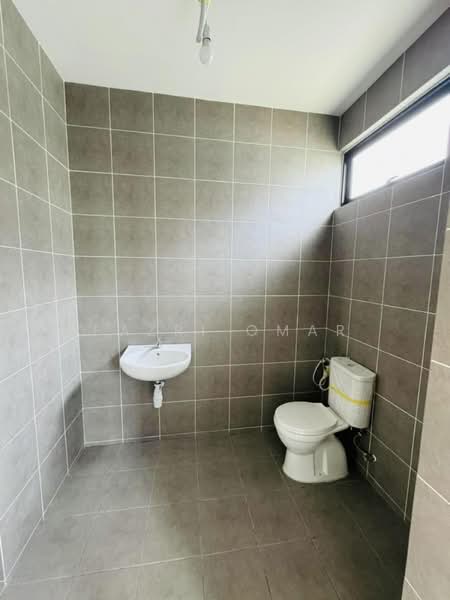 Rumah Teres 2 Tingkat untuk Dijual di Bandar Bukit Raja (Klang) - Fazri Omar - Bathroom - PropertyGuru.com.my