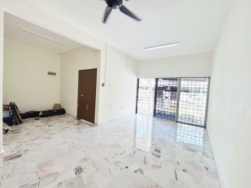 Rumah Teres 2 Tingkat untuk Disewa di Johor Bahru (Johor) - Vinna Loh - Living Room - PropertyGuru.com.my