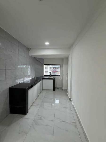 Rumah Flat untuk Dijual di Taman Molek - Wil Mong - Kitchen - PropertyGuru.com.my
