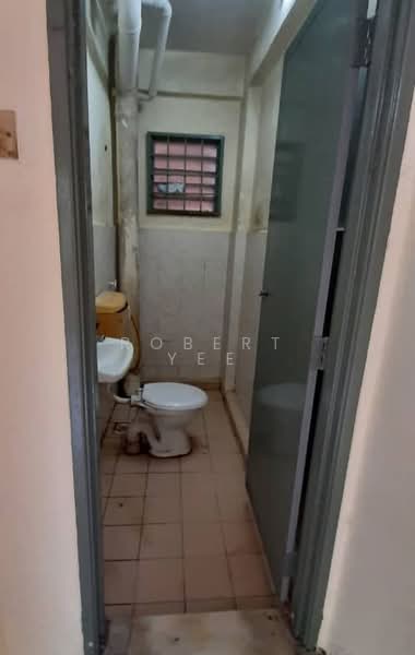 Pangsapuri untuk Dijual di Casa Ria Apartment - Robert Yee - Bathroom - PropertyGuru.com.my